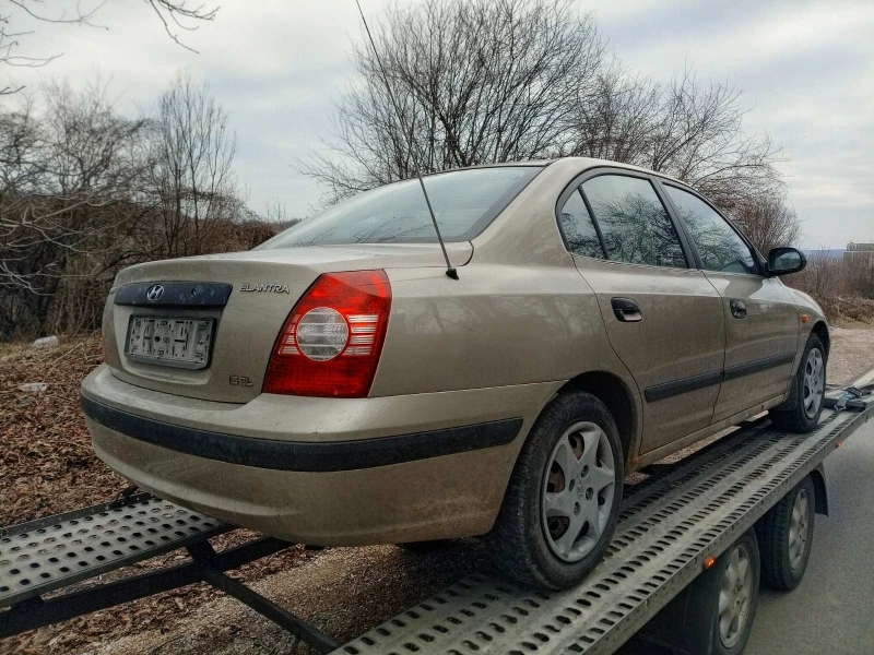 Hyundai Elantra 1.6 i, снимка 5 - Автомобили и джипове - 48693255