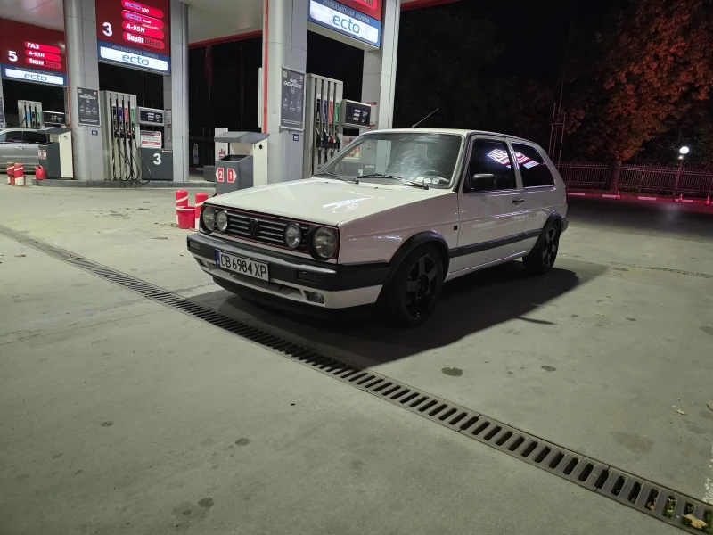 VW Golf 1.8 T, снимка 2 - Автомобили и джипове - 52078432