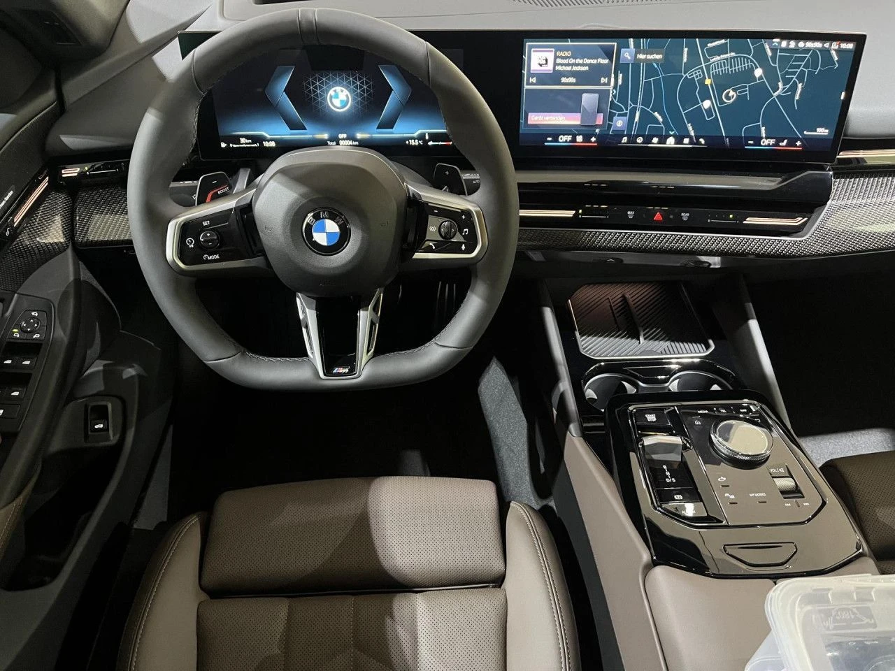 BMW 520 d xDrive = NEW= M-Sport Pro Гаранция - изображение 7