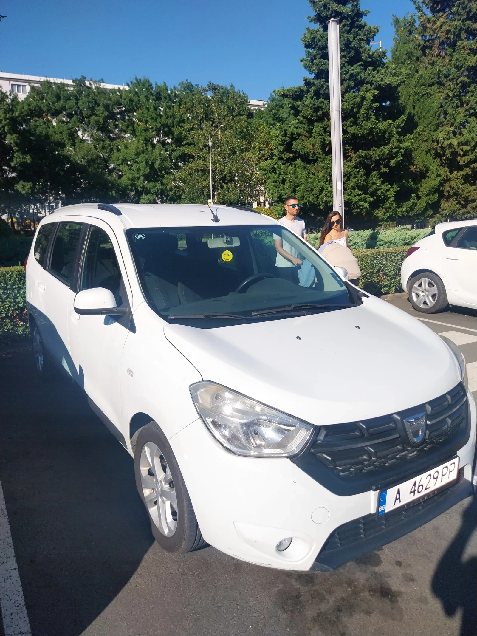 Dacia Lodgy, снимка 3 - Автомобили и джипове - 55237445