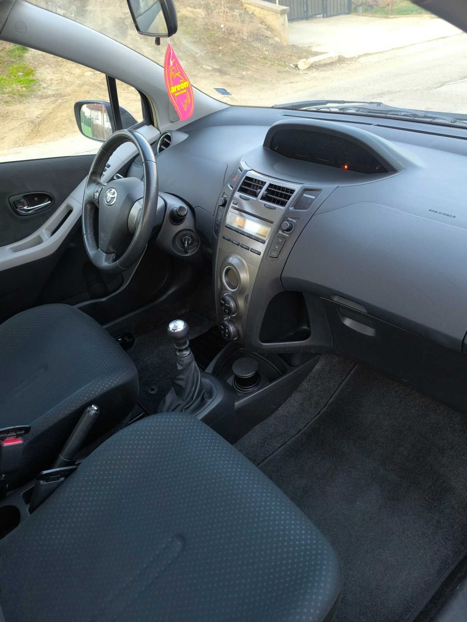 Toyota Yaris 1.33 - изображение 7