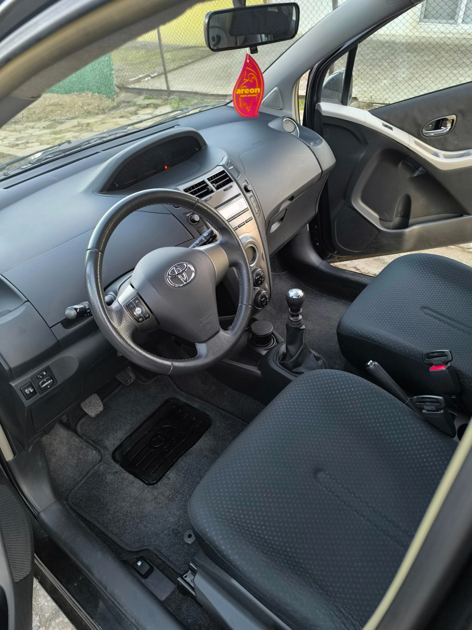 Toyota Yaris 1.33 - изображение 6