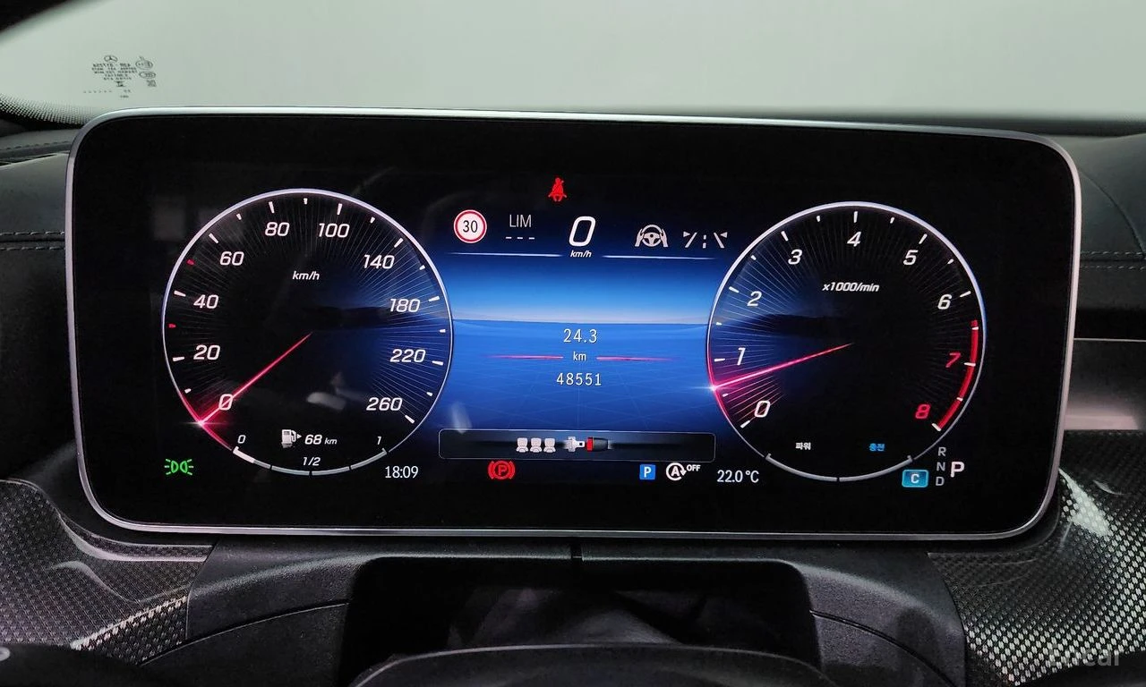 Mercedes-Benz C 300 4MATIC* DISTRONIC* 360CAMERA* BURMESTER* HEAD-UP* , снимка 7 - Автомобили и джипове - 54554610