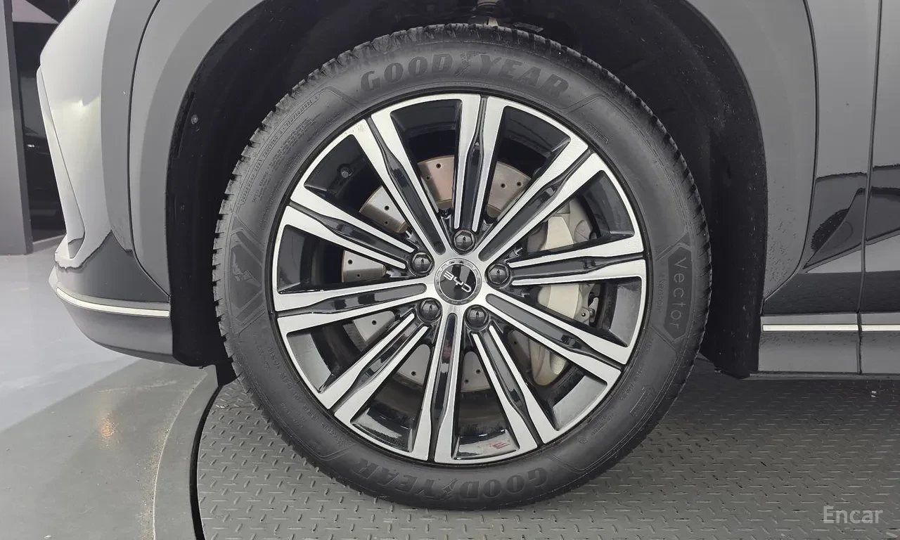 BYD Sealion 7, снимка 3 - Автомобили и джипове - 56432553