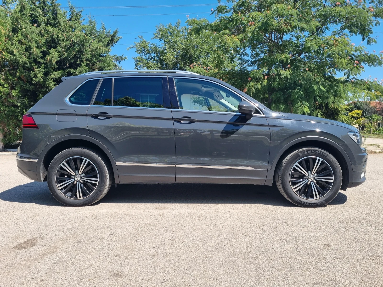 VW Tiguan HIGHLINE 4 motion 2.0 TDI 190 к.с - изображение 3