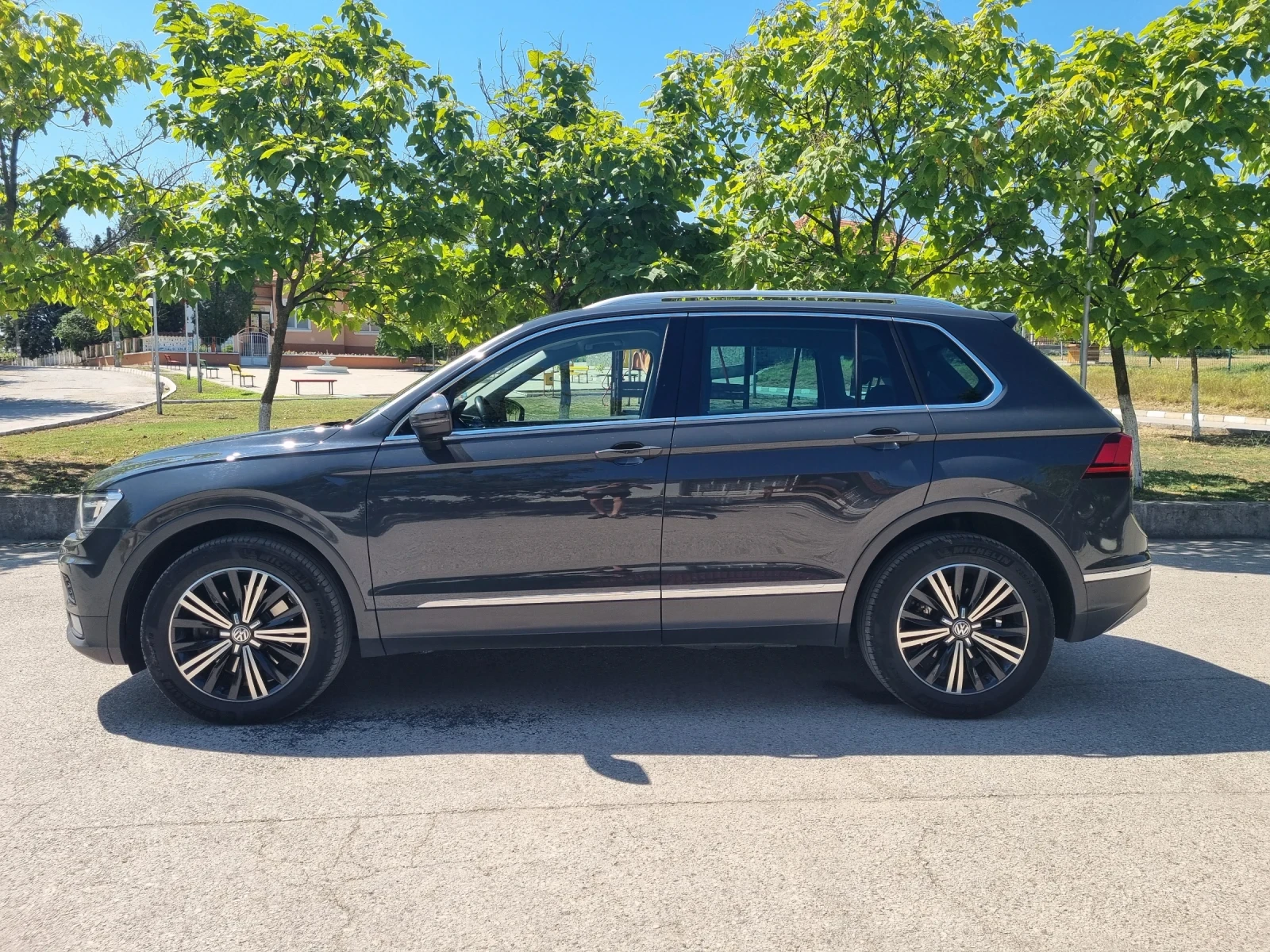 VW Tiguan HIGHLINE 4 motion 2.0 TDI 190 к.с - изображение 5
