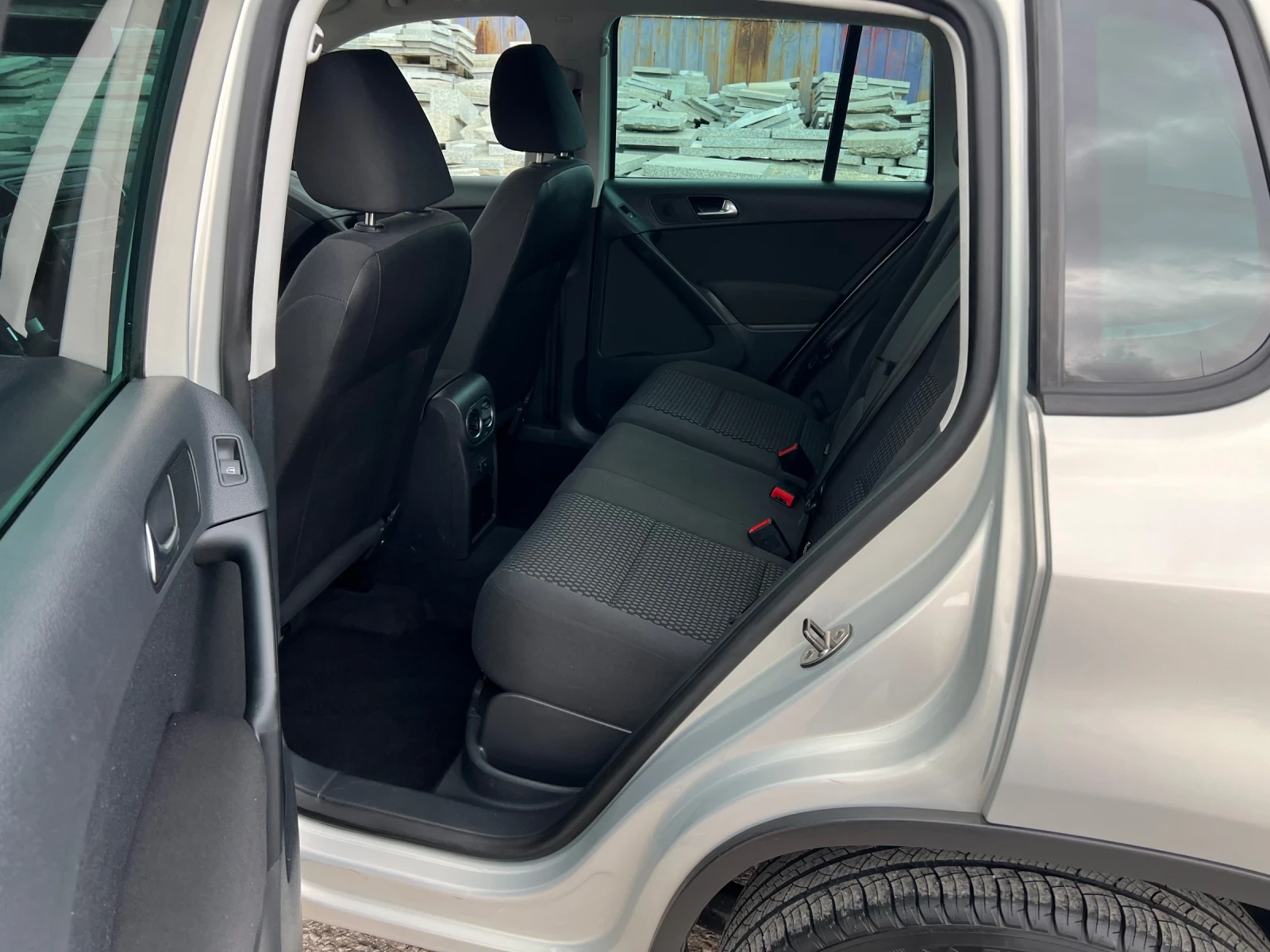 VW Tiguan 1.4TSI/150к.с.BLUEMOTION ПЕРФЕКТЕН 95х.км, снимка 15 - Автомобили и джипове - 53469003