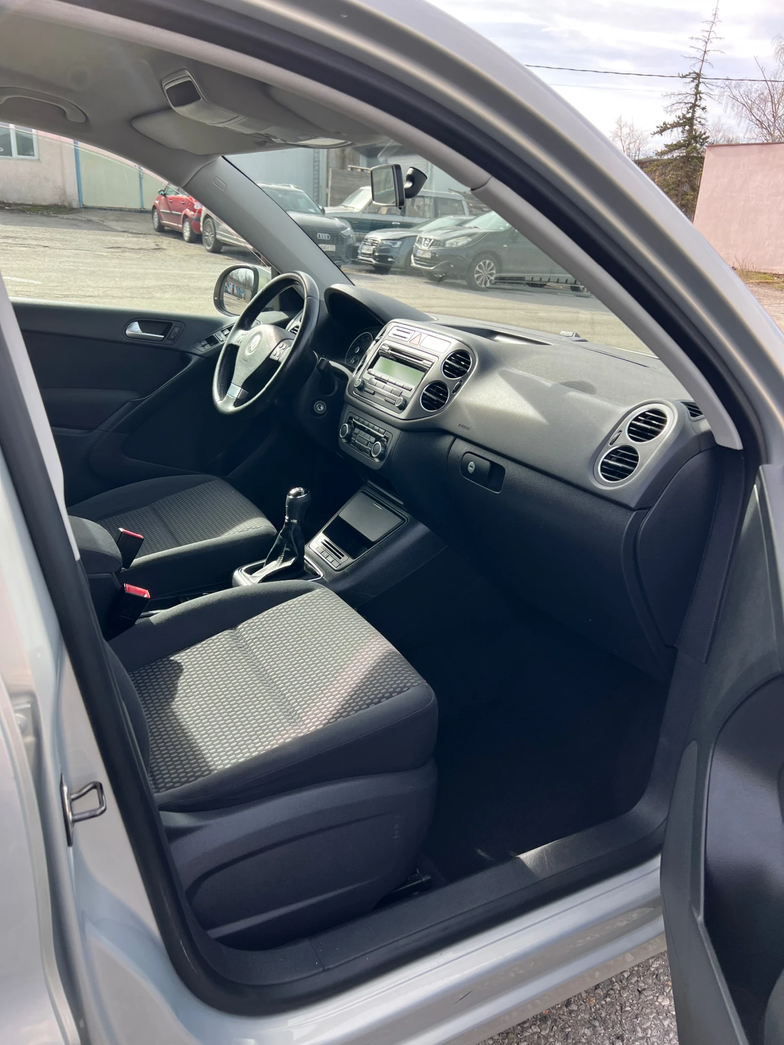VW Tiguan 1.4TSI/150к.с.BLUEMOTION ПЕРФЕКТЕН 95х.км, снимка 13 - Автомобили и джипове - 53469003