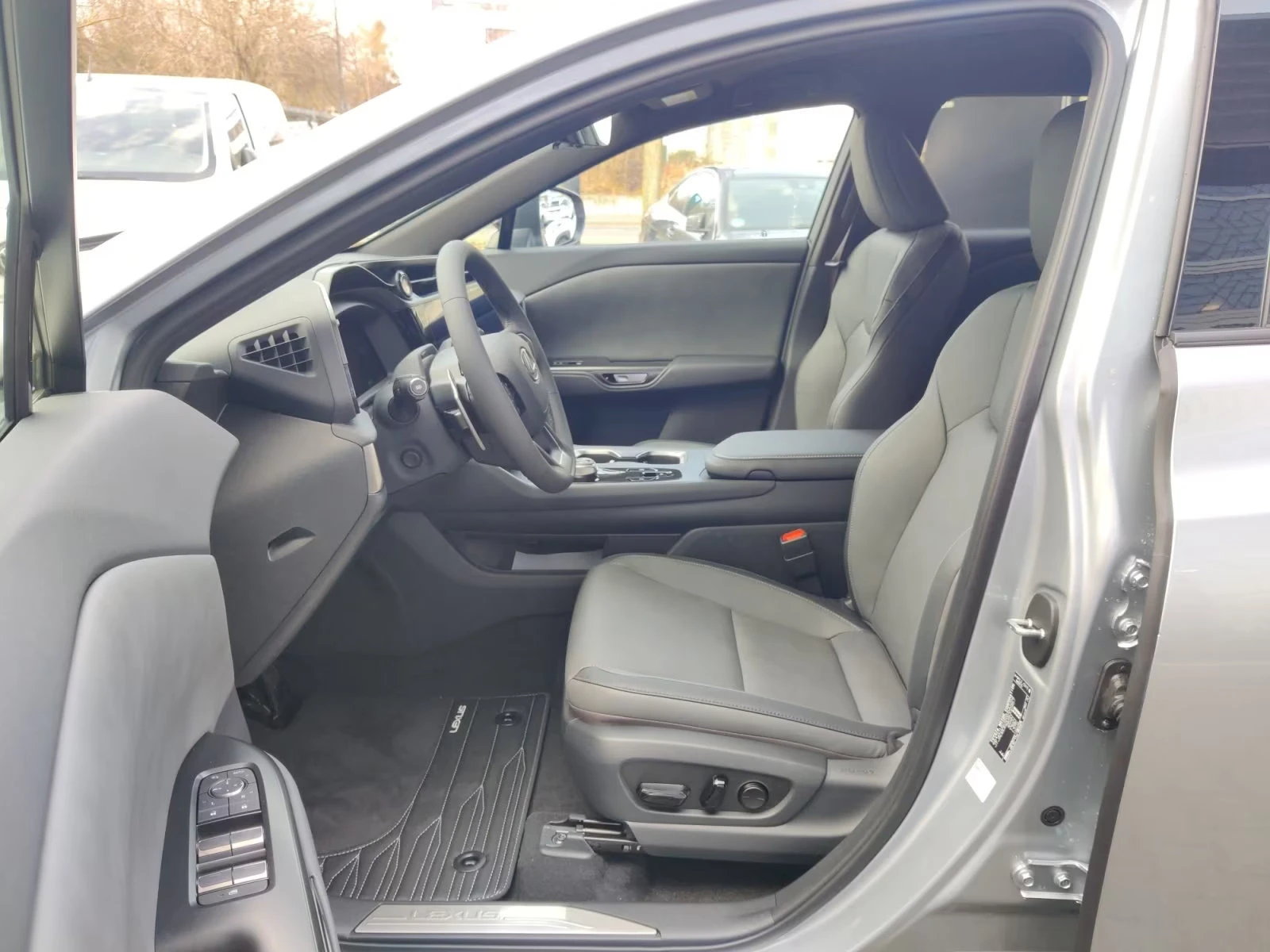 Lexus RZ НОВ!/350e/224HP/EXECUTIVE/360/HUD/LED/ACC/919g, снимка 9 - Автомобили и джипове - 53825871