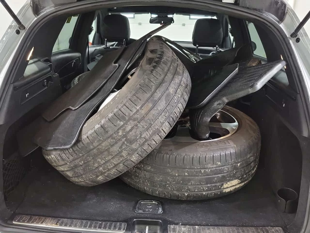 Mercedes-Benz GLC * 300 * CARFAX * ЦЕНА ДО БГ, снимка 16 - Автомобили и джипове - 53928146