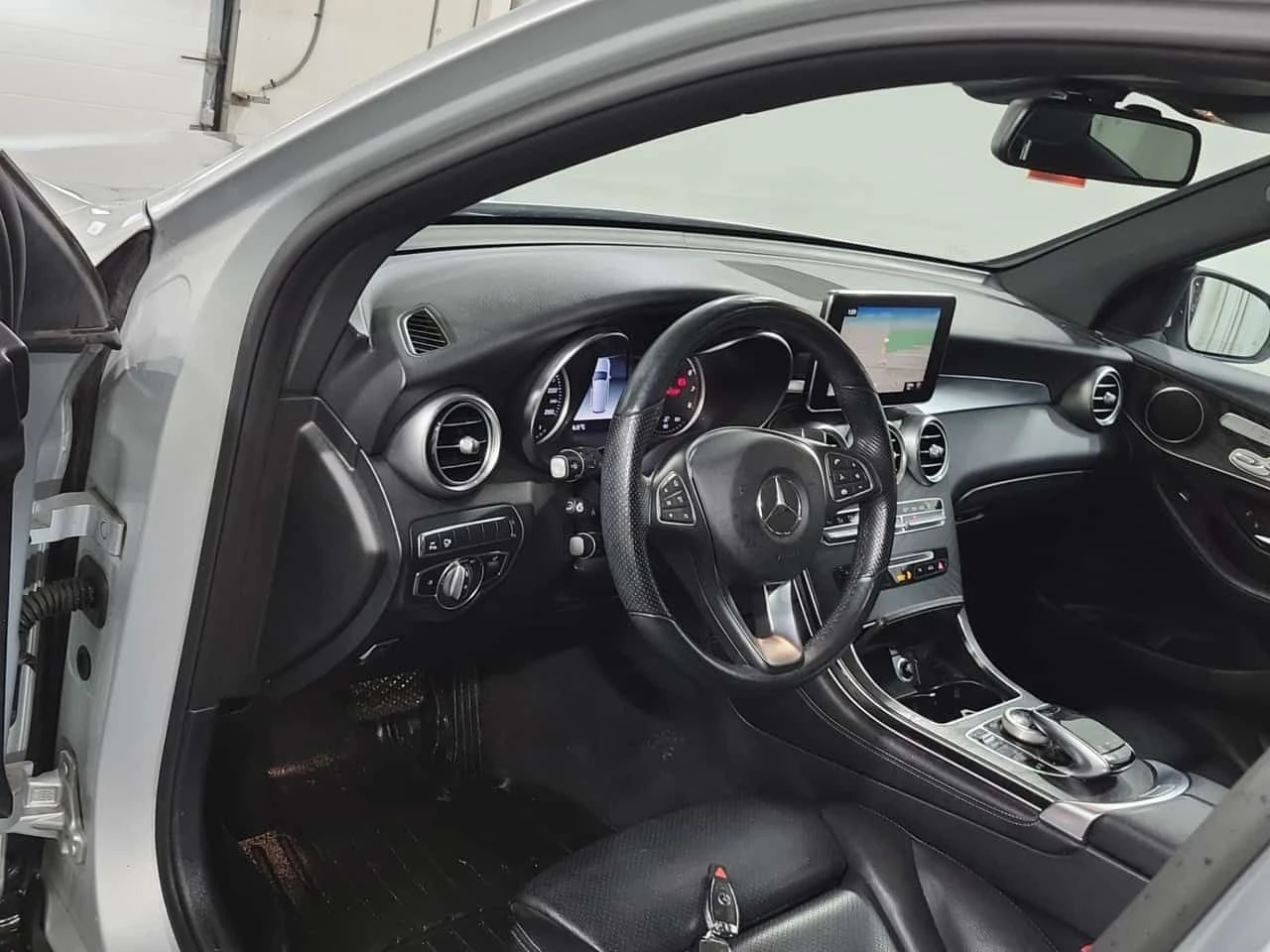 Mercedes-Benz GLC * 300 * CARFAX * ЦЕНА ДО БГ, снимка 8 - Автомобили и джипове - 53928146