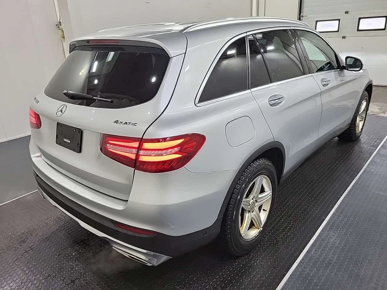 Mercedes-Benz GLC * 300 * CARFAX * ЦЕНА ДО БГ, снимка 6 - Автомобили и джипове - 53928146