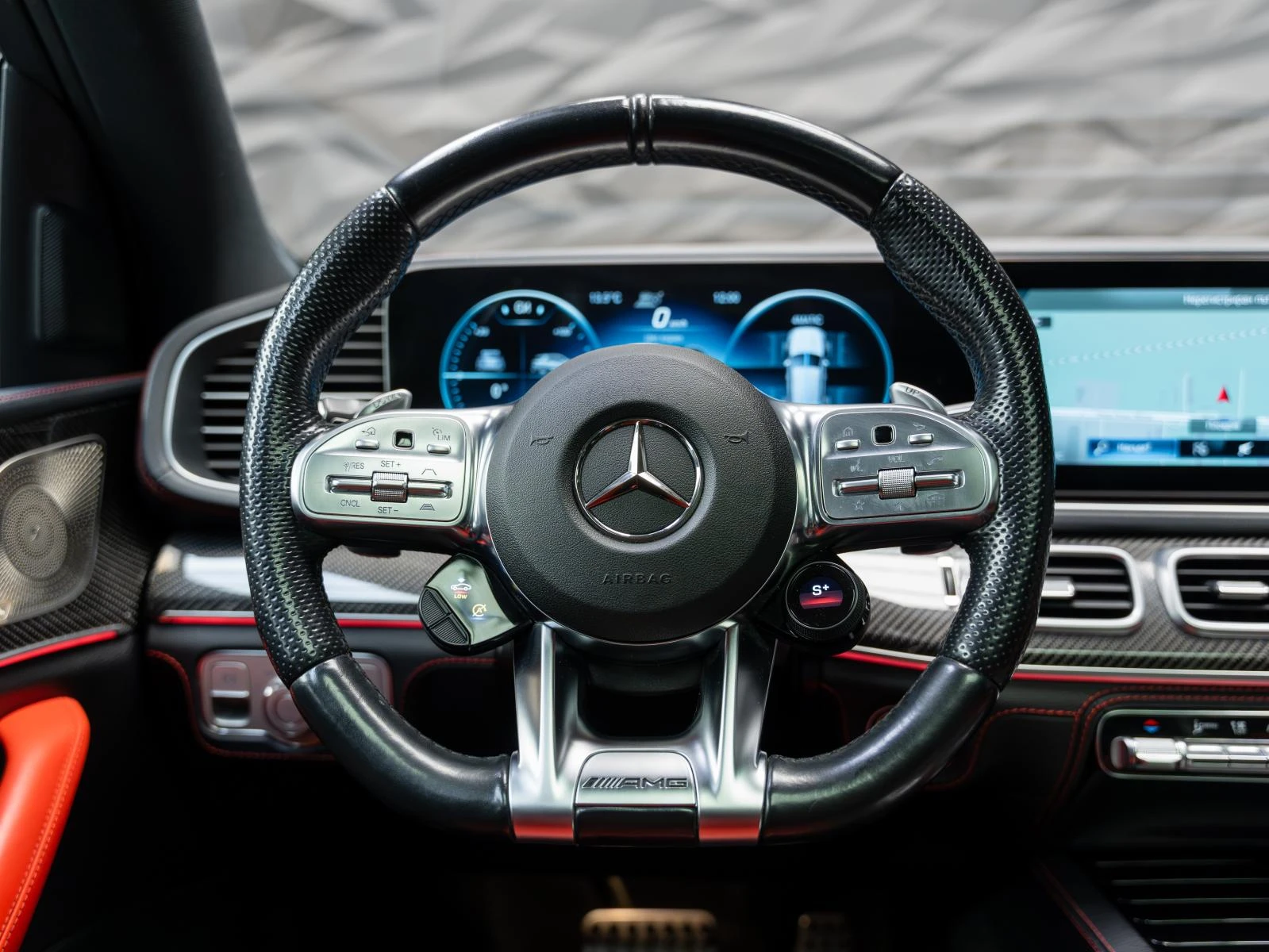Mercedes-Benz GLE 53 4MATIC BURMESTER* 360CAM* CARBON* ОБДУХВ* PANO* AIRMATIC*, снимка 8 - Автомобили и джипове - 55546255