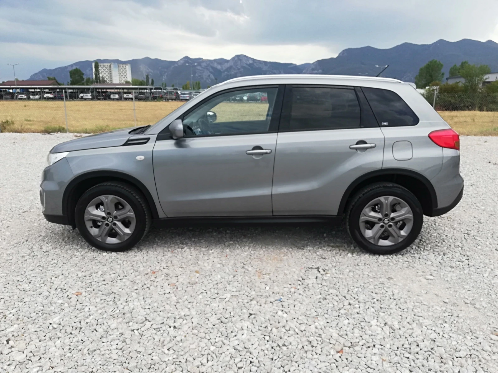 Suzuki Vitara 1.6I KLIMA KAMERA, снимка 3 - Автомобили и джипове - 55832640