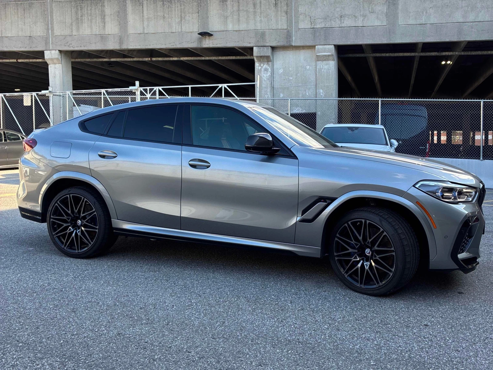 BMW X6 Competition xDrive | CARFAX | АВТОКРЕДИТ , снимка 4 - Автомобили и джипове - 56087539