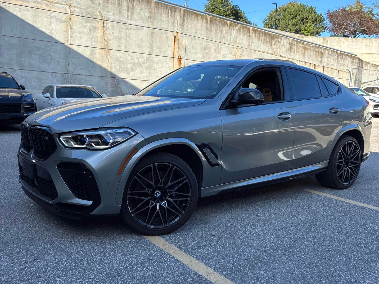BMW X6 Competition xDrive | CARFAX | АВТОКРЕДИТ , снимка 3 - Автомобили и джипове - 56087539