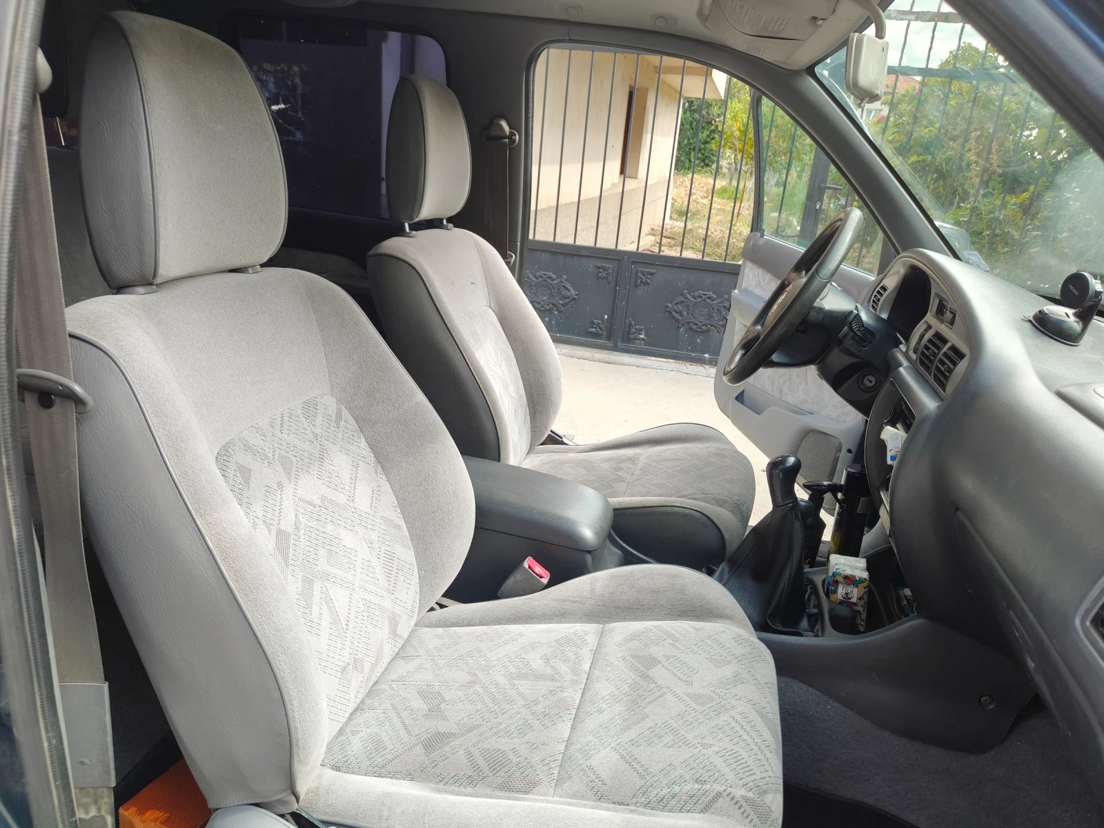 Mazda B2500 Пикап, снимка 8 - Автомобили и джипове - 56292875