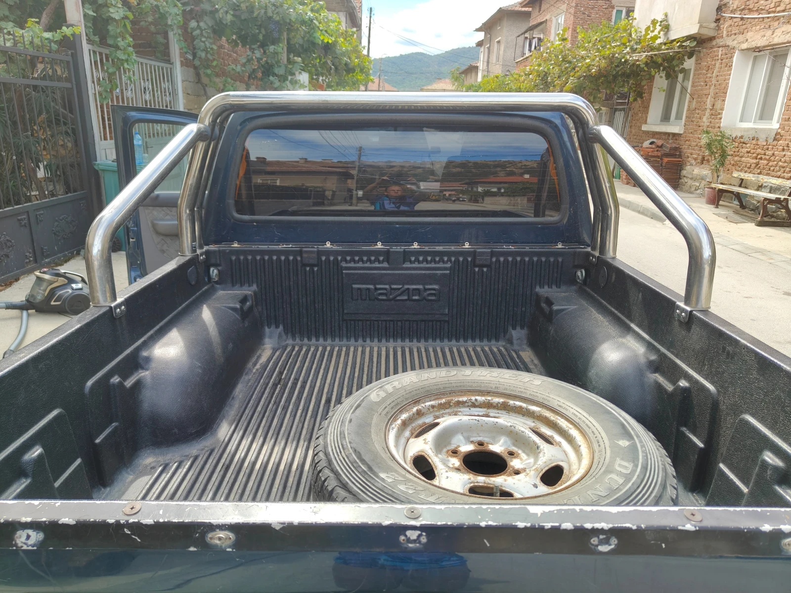 Mazda B2500 Пикап, снимка 5 - Автомобили и джипове - 56292875
