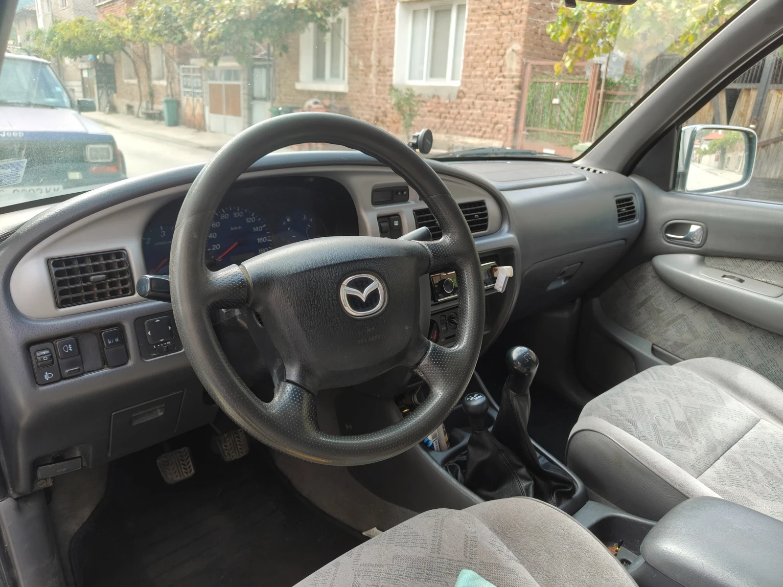 Mazda B2500 Пикап, снимка 11 - Автомобили и джипове - 56292875