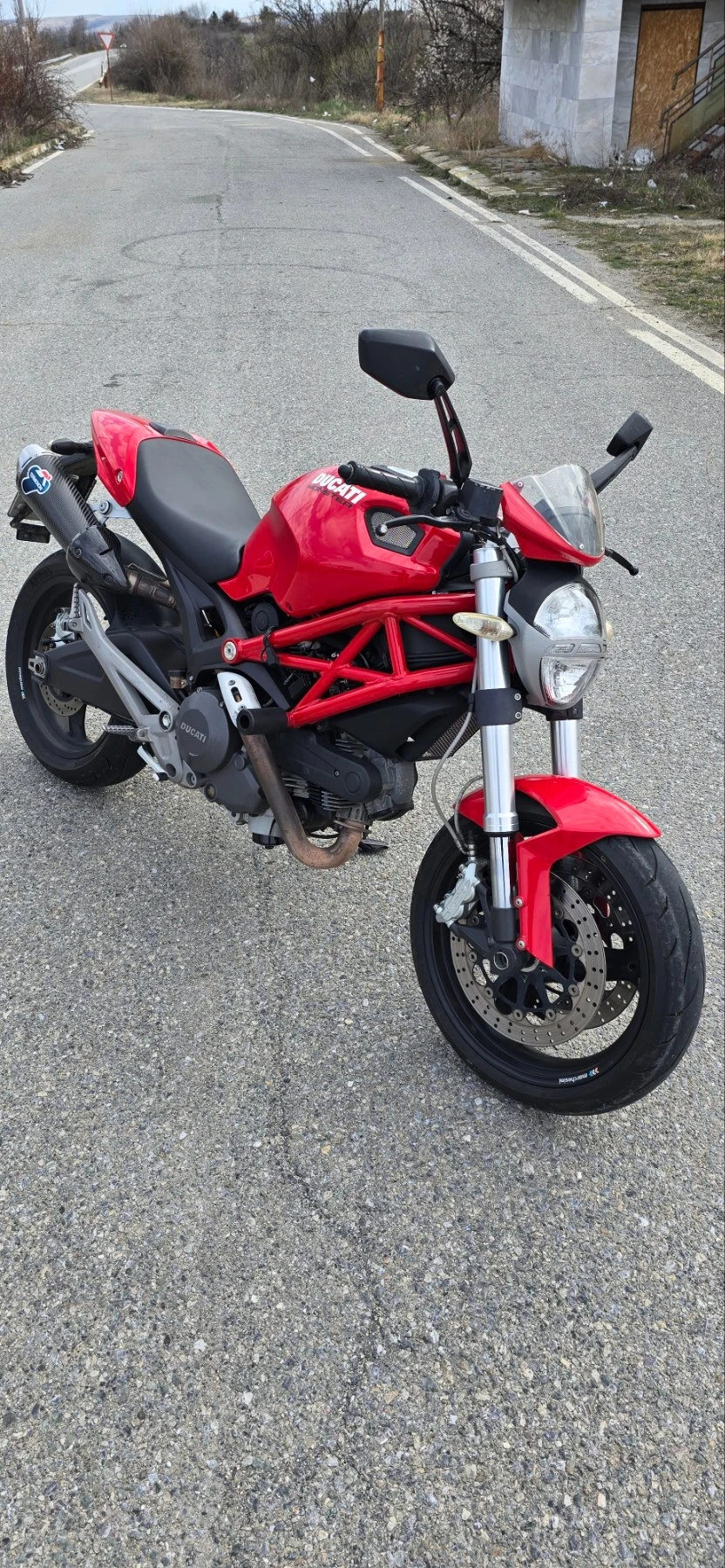 Ducati Monster 696