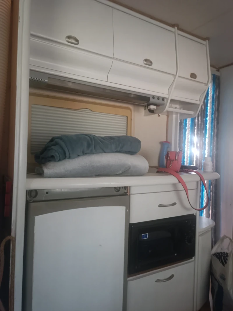 Каравана Hobby Prestige 560 KMFE, снимка 5 - Каравани и кемпери - 52683343