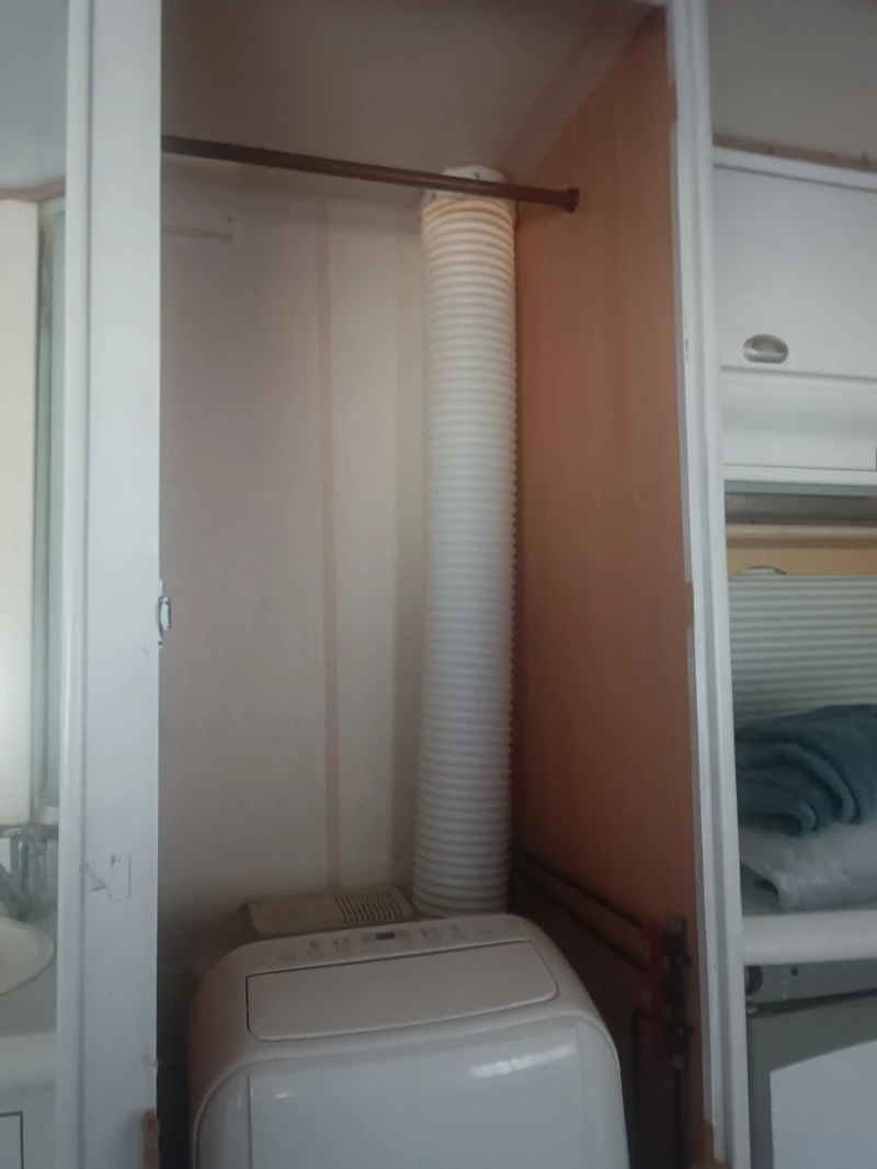 Каравана Hobby Prestige 560 KMFE, снимка 9 - Каравани и кемпери - 52683343