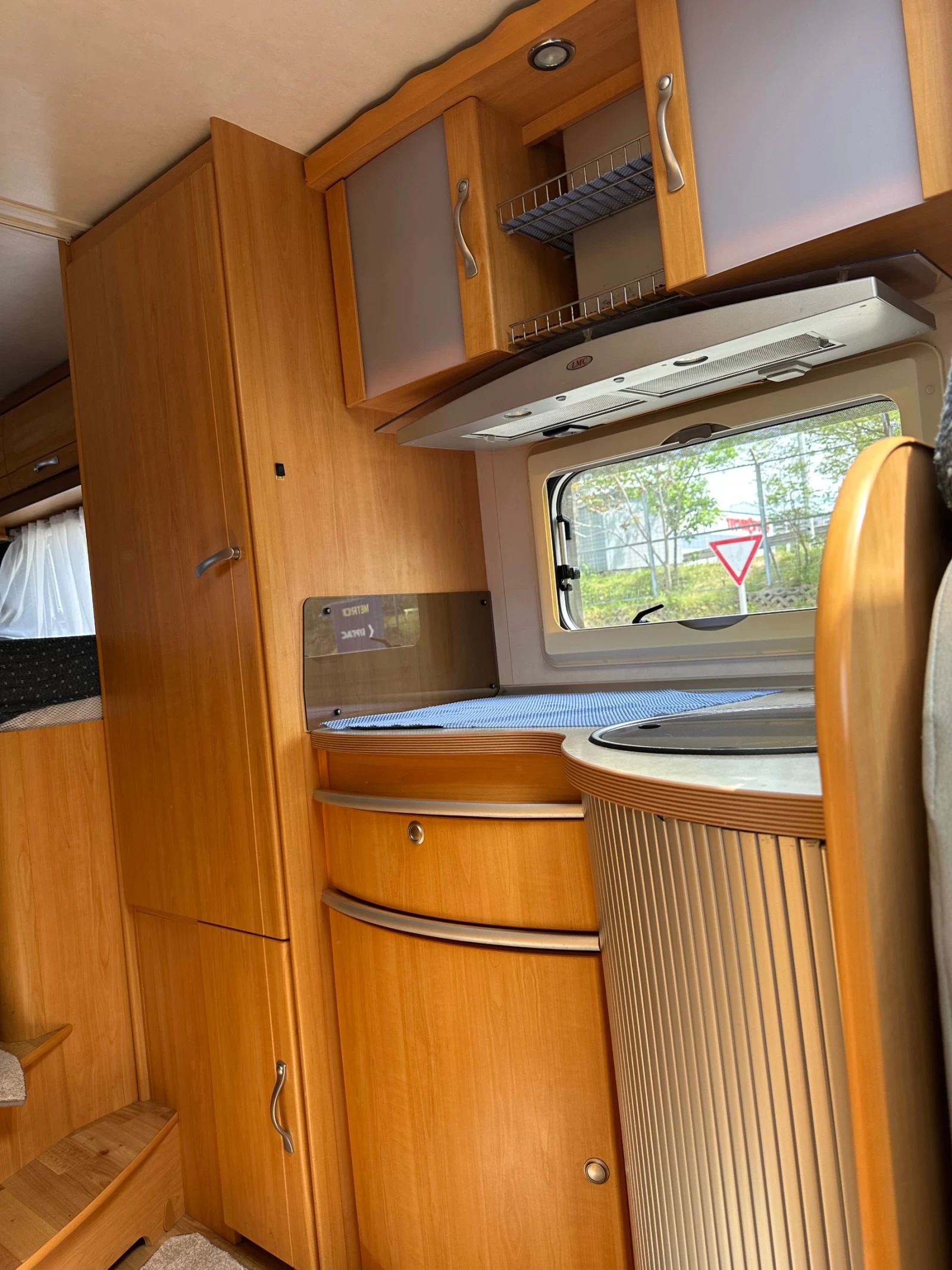 Кемпер HYMER / ERIBA LMC Liberty , снимка 8 - Каравани и кемпери - 54568648