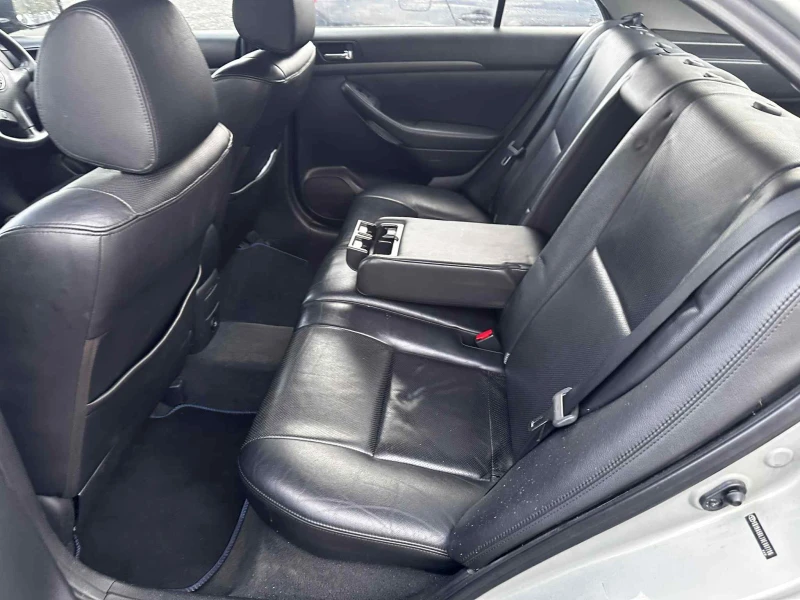 Toyota Avensis 2.2 D-4D 150кс. НА ЧАСТИ, снимка 13 - Автомобили и джипове - 52557079