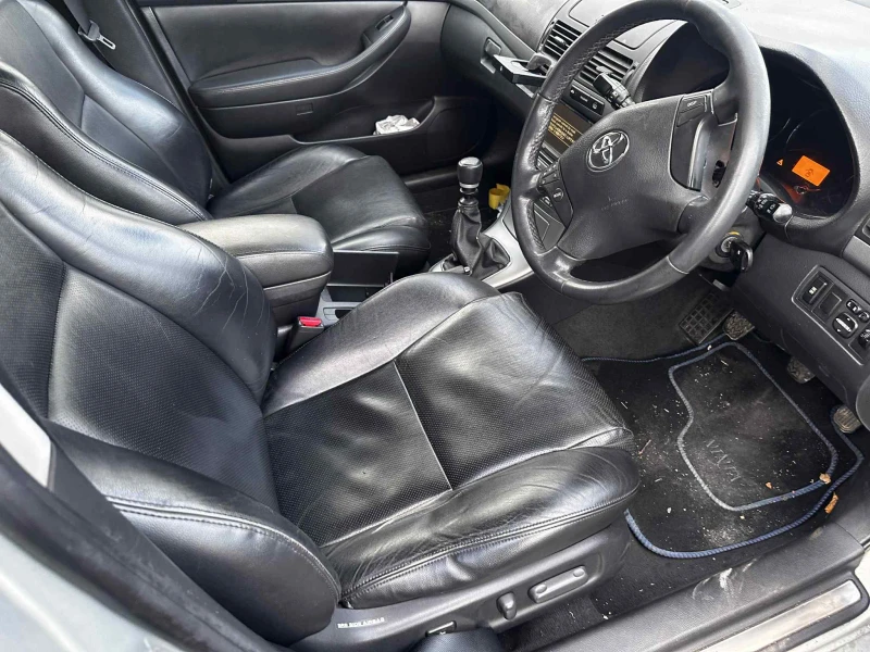 Toyota Avensis 2.2 D-4D 150кс. НА ЧАСТИ, снимка 11 - Автомобили и джипове - 52557079