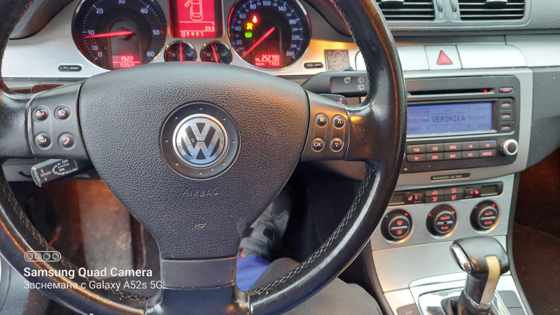 VW Passat Комби, снимка 4 - Автомобили и джипове - 46421079