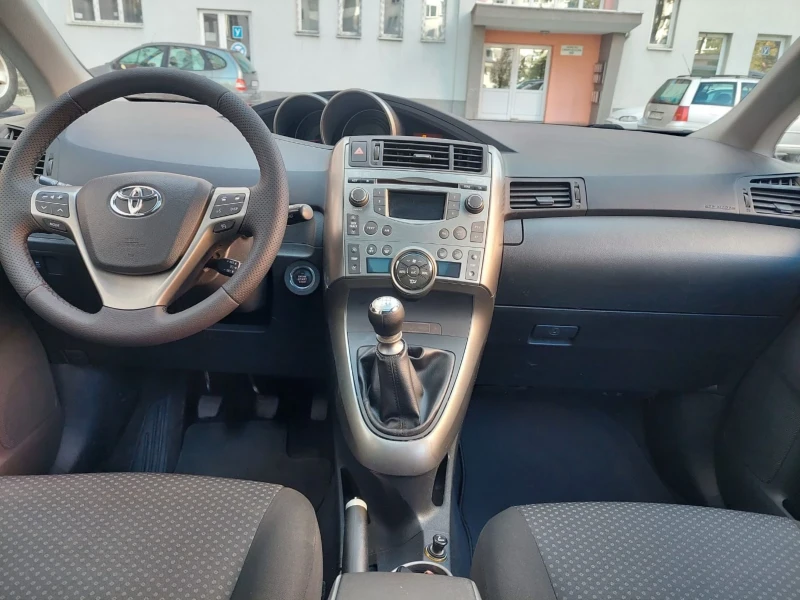 Toyota Verso 2.0D4D 126к.с., снимка 8 - Автомобили и джипове - 47453329