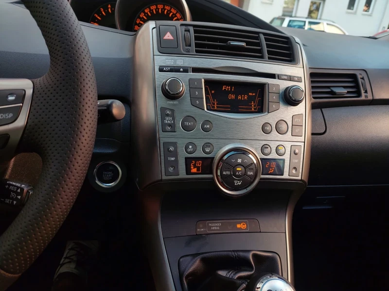 Toyota Verso 2.0D4D 126к.с., снимка 9 - Автомобили и джипове - 47453329