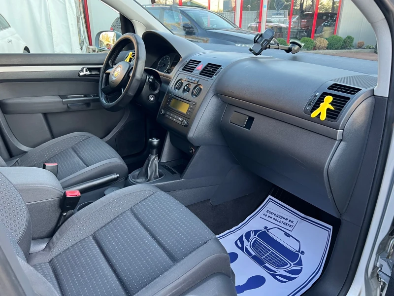 VW Touran 2.0FSI, снимка 16 - Автомобили и джипове - 47639794