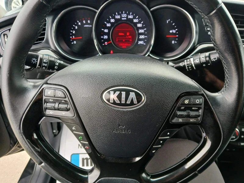 Kia Ceed 1.6CRDI, 128кс, 6 скорости , снимка 9 - Автомобили и джипове - 48211977