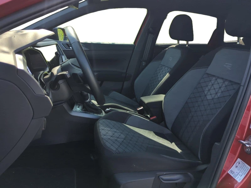 VW Taigo 1.0 TSI* R-LINE* DSG* MATRIX* KEYLESS* DISTRONIC* , снимка 5 - Автомобили и джипове - 51202976