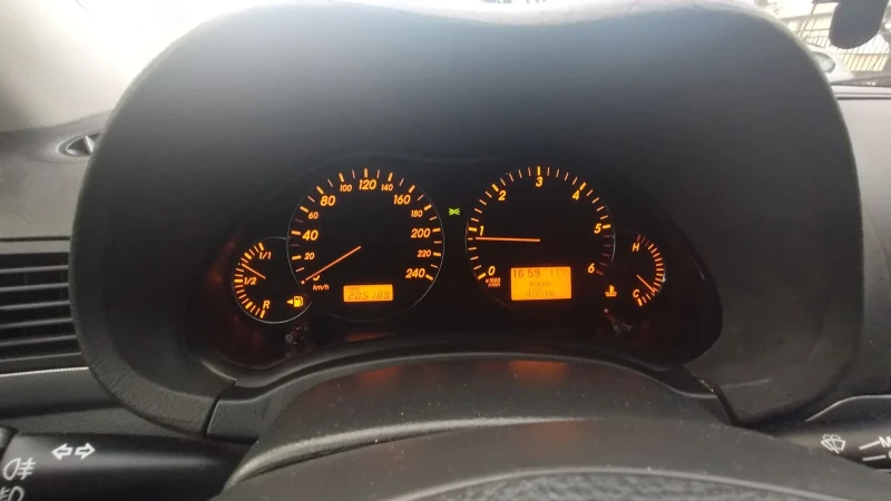 Toyota Avensis 2.0 D4d 126hp, снимка 5 - Автомобили и джипове - 53280499