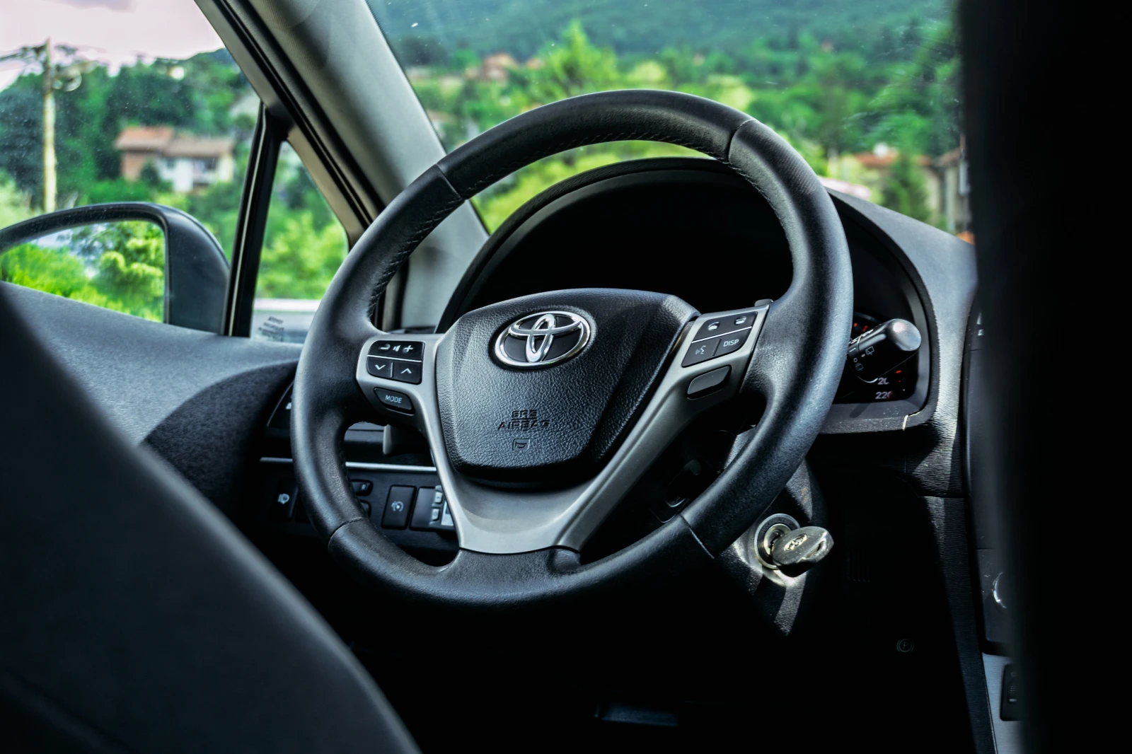 Toyota Avensis 2.2 D (150 Hp) Automatic - изображение 9