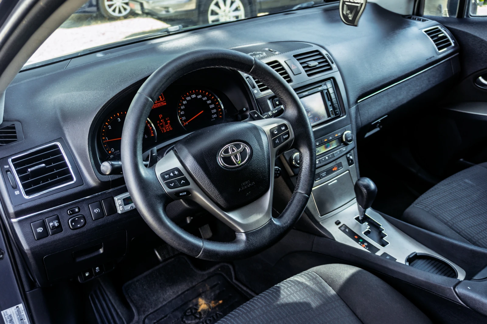 Toyota Avensis 2.2 D (150 Hp) Automatic - изображение 7