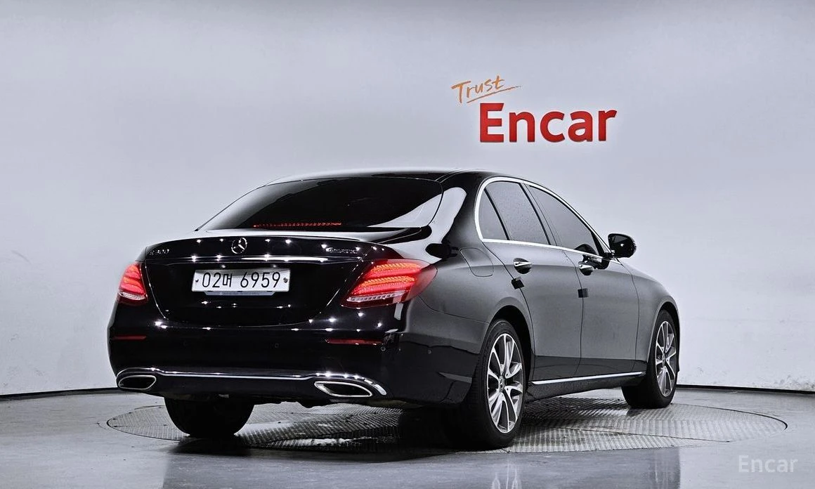 Mercedes-Benz E 300  - изображение 2