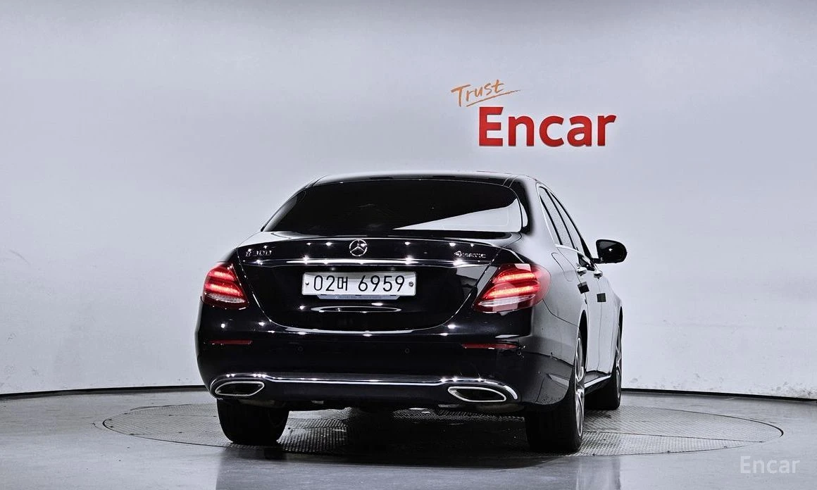 Mercedes-Benz E 300  - изображение 4