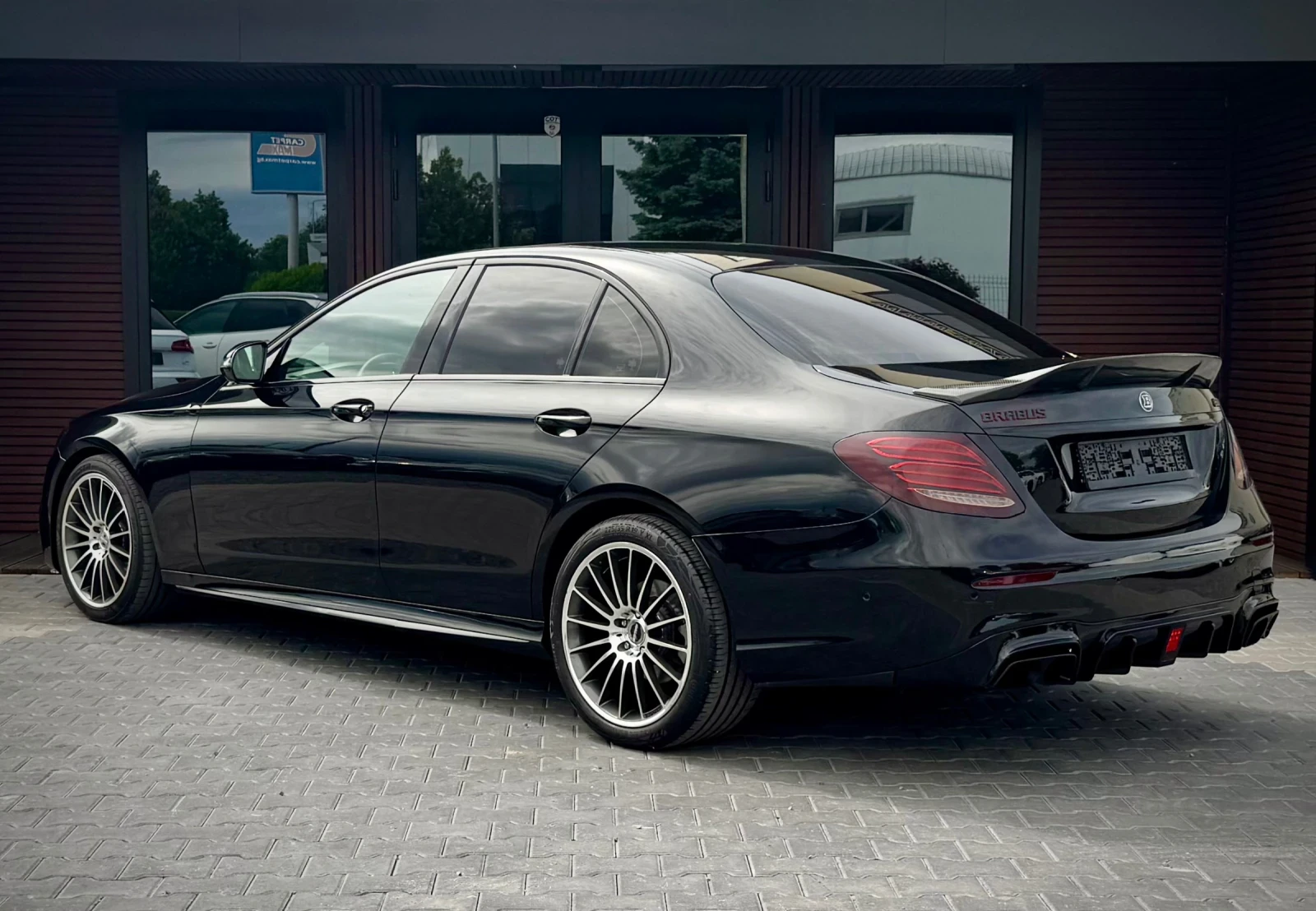 Mercedes-Benz E 220  Brabus* Digital* Камера* Лизинг, снимка 6 - Автомобили и джипове - 54643902