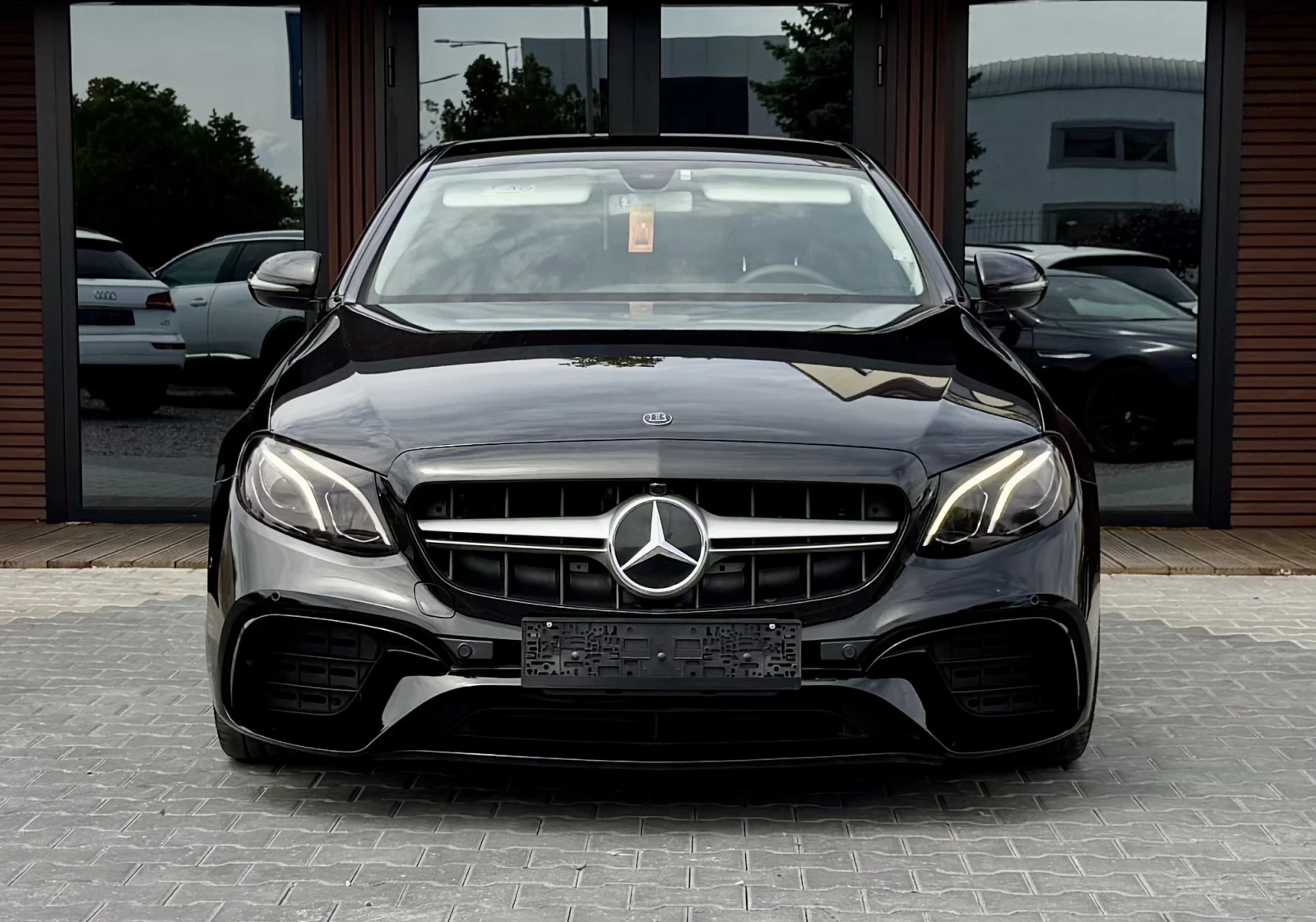 Mercedes-Benz E 220  Brabus* Digital* Камера* Лизинг, снимка 2 - Автомобили и джипове - 54643902