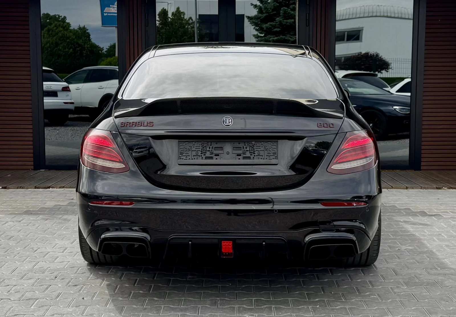 Mercedes-Benz E 220  Brabus* Digital* Камера* Лизинг, снимка 5 - Автомобили и джипове - 54643902