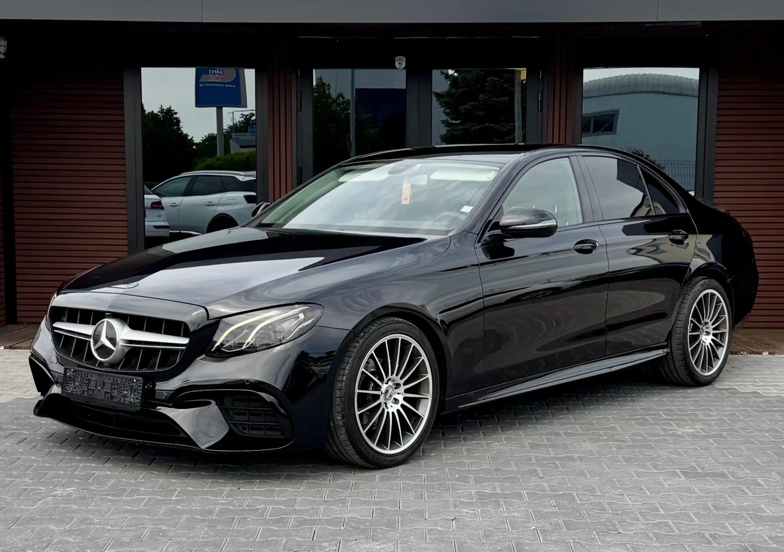 Mercedes-Benz E 220  Brabus* Digital* Камера* Лизинг, снимка 3 - Автомобили и джипове - 54643902