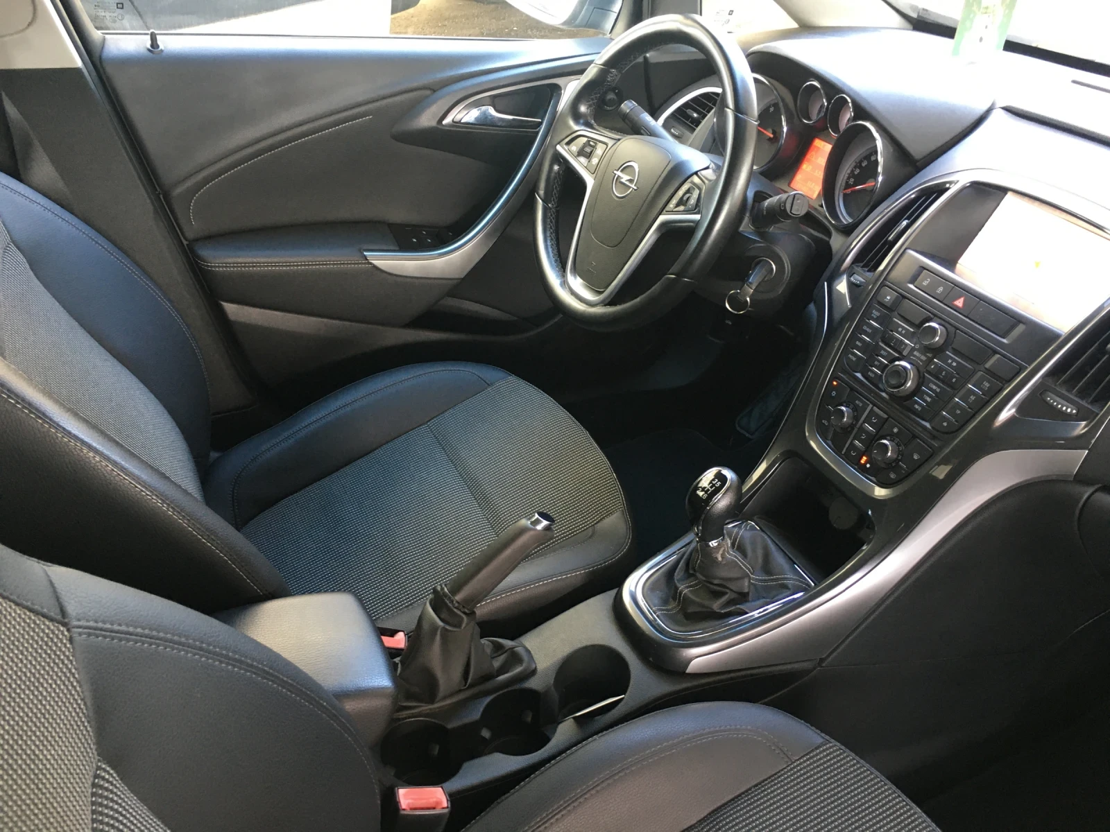 Opel Astra 1.7CDTI 130k.c. , снимка 8 - Автомобили и джипове - 55038602