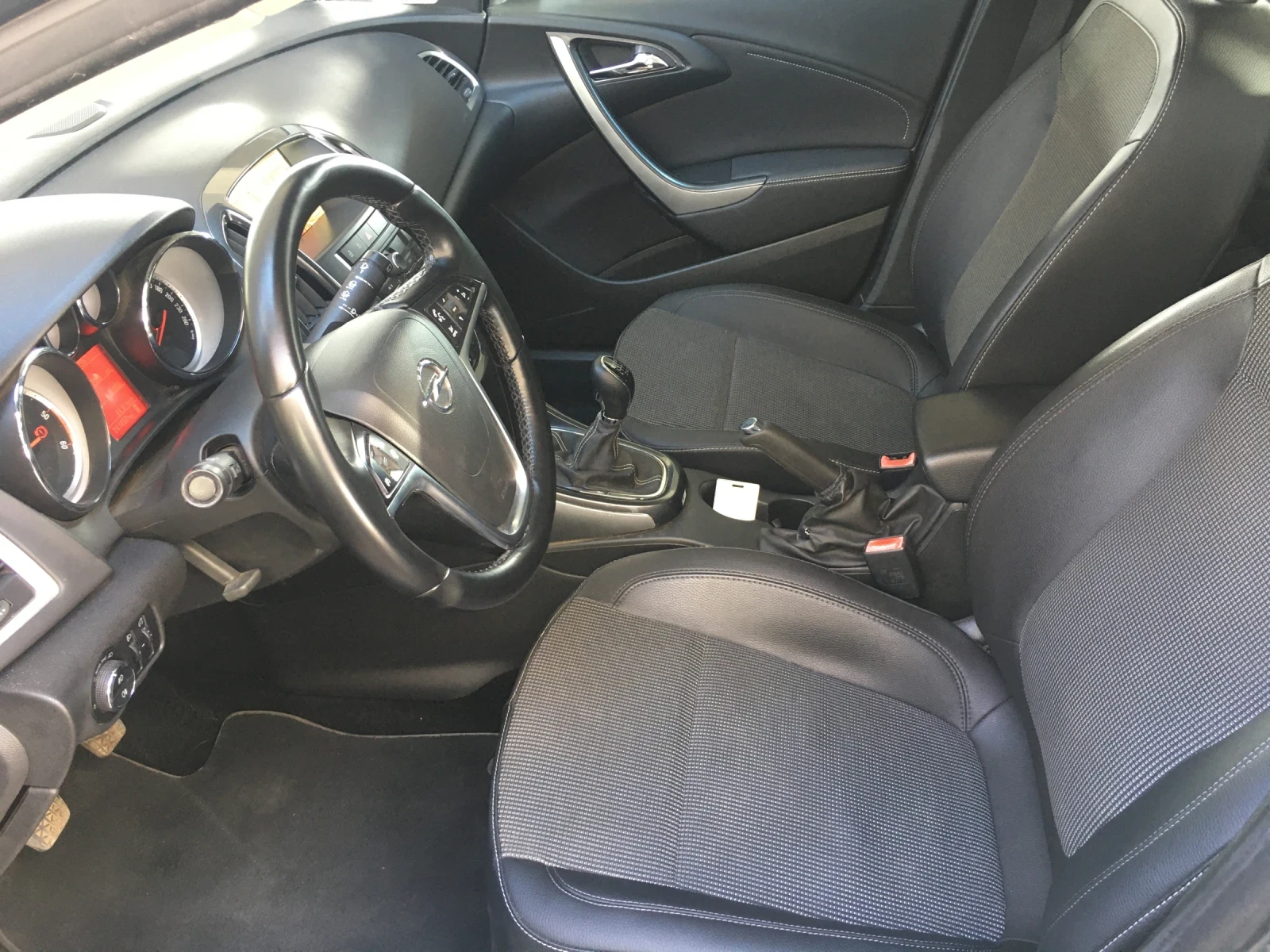 Opel Astra 1.7CDTI 130k.c. , снимка 6 - Автомобили и джипове - 55038602