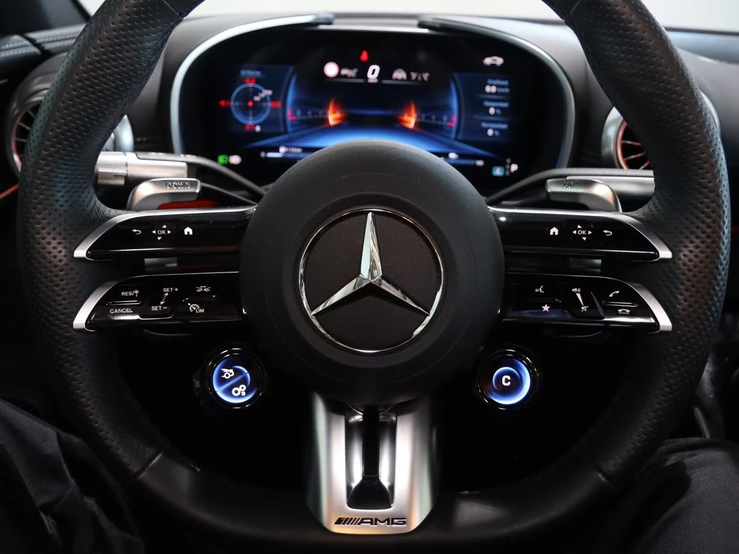 Mercedes-Benz SL 63 AMG S E PERFORMANCE / CERAMIC / HUD / 360 / AIRSCARF /, снимка 11 - Автомобили и джипове - 55061047