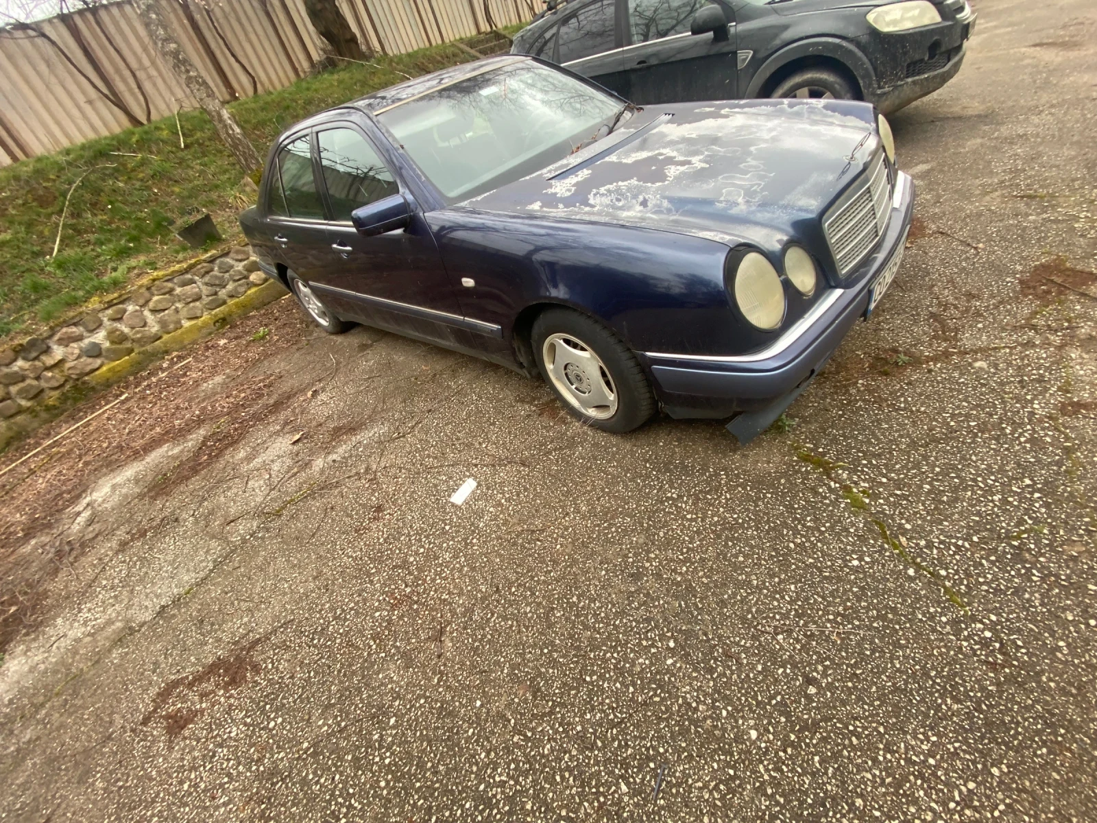 Mercedes-Benz E 200, снимка 4 - Автомобили и джипове - 55660342
