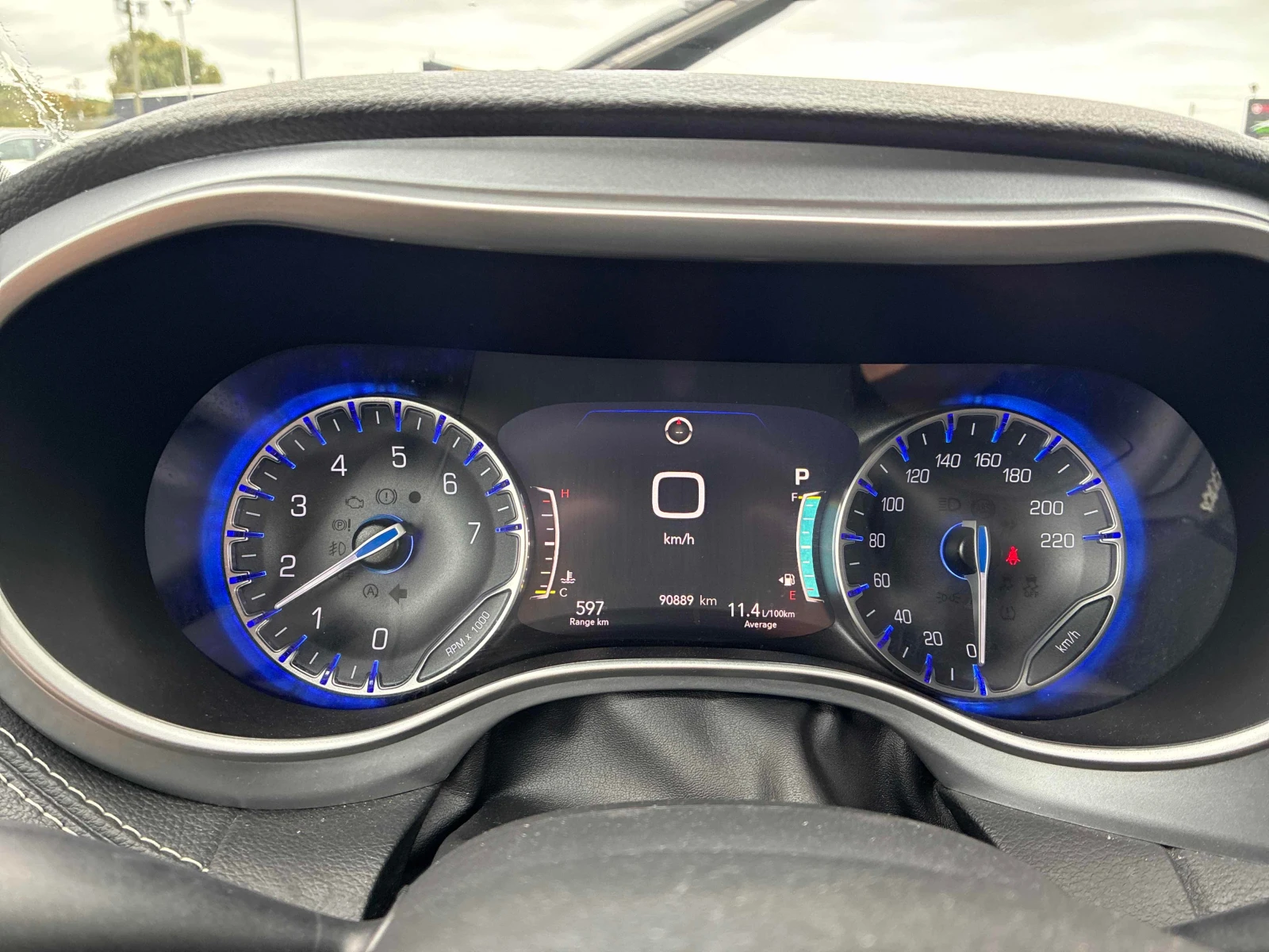 Chrysler Pacifica * Touring * CARFAX * ОПЦИЯ ЗА ФИНАНСИРАНЕ, снимка 8 - Автомобили и джипове - 56116558