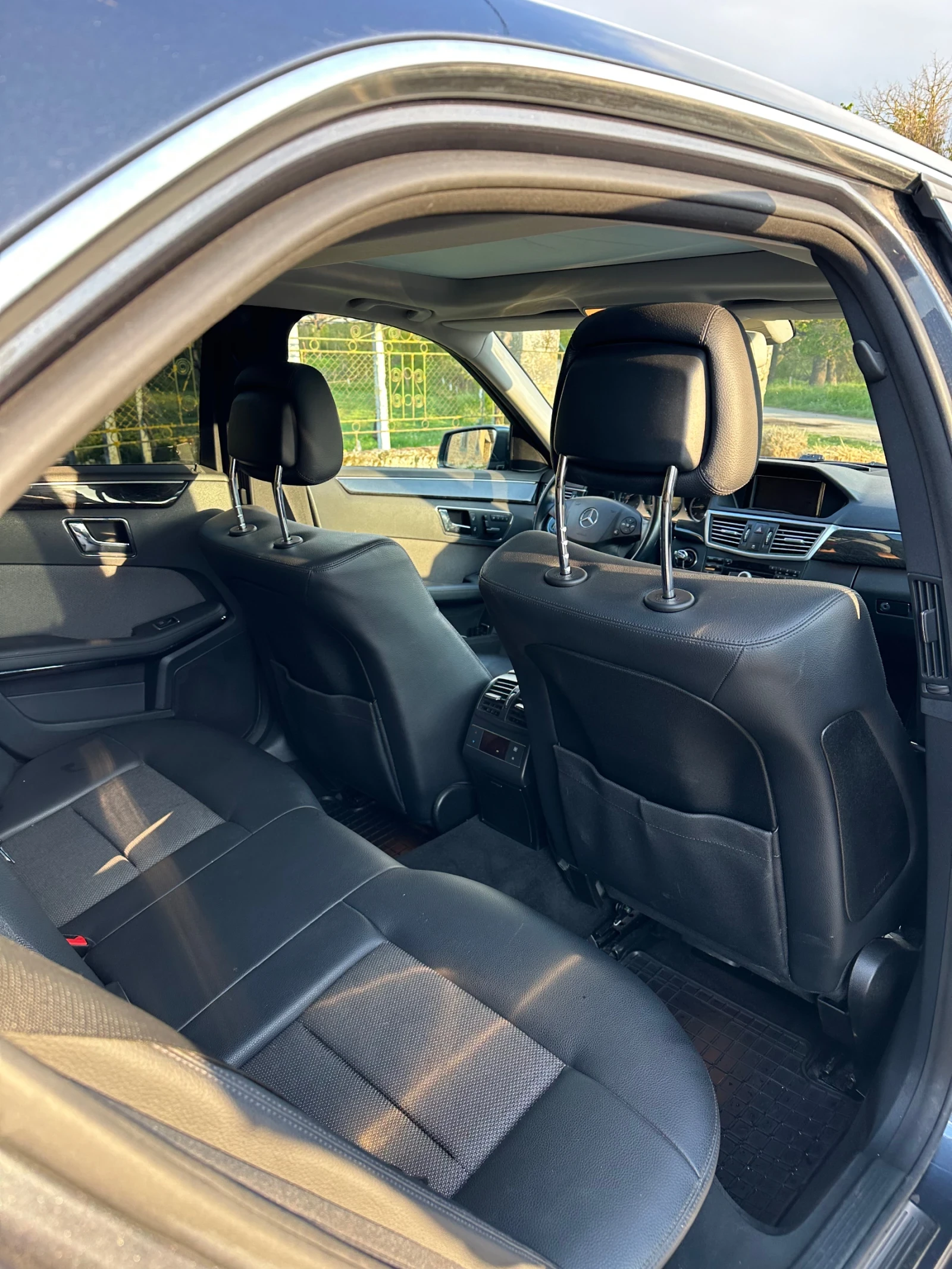 Mercedes-Benz E 220, снимка 3 - Автомобили и джипове - 56231121